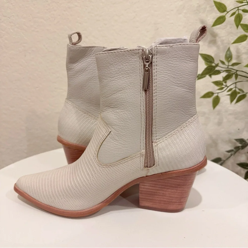 Kaanas Hague Cowboy Leather Bootie in Ivory NWOT Size 6M